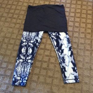 Patterned cropped Lululemon leggings